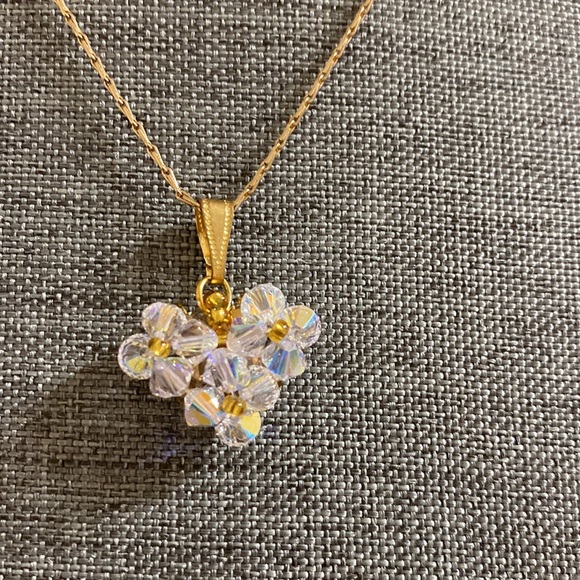 Floral beaded heart Necklace - Picture 2 of 5
